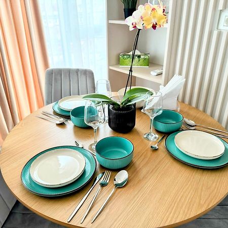 Stylish Apartment Getaway With Self Check-In And Free Parking Lot Arad Buitenkant foto