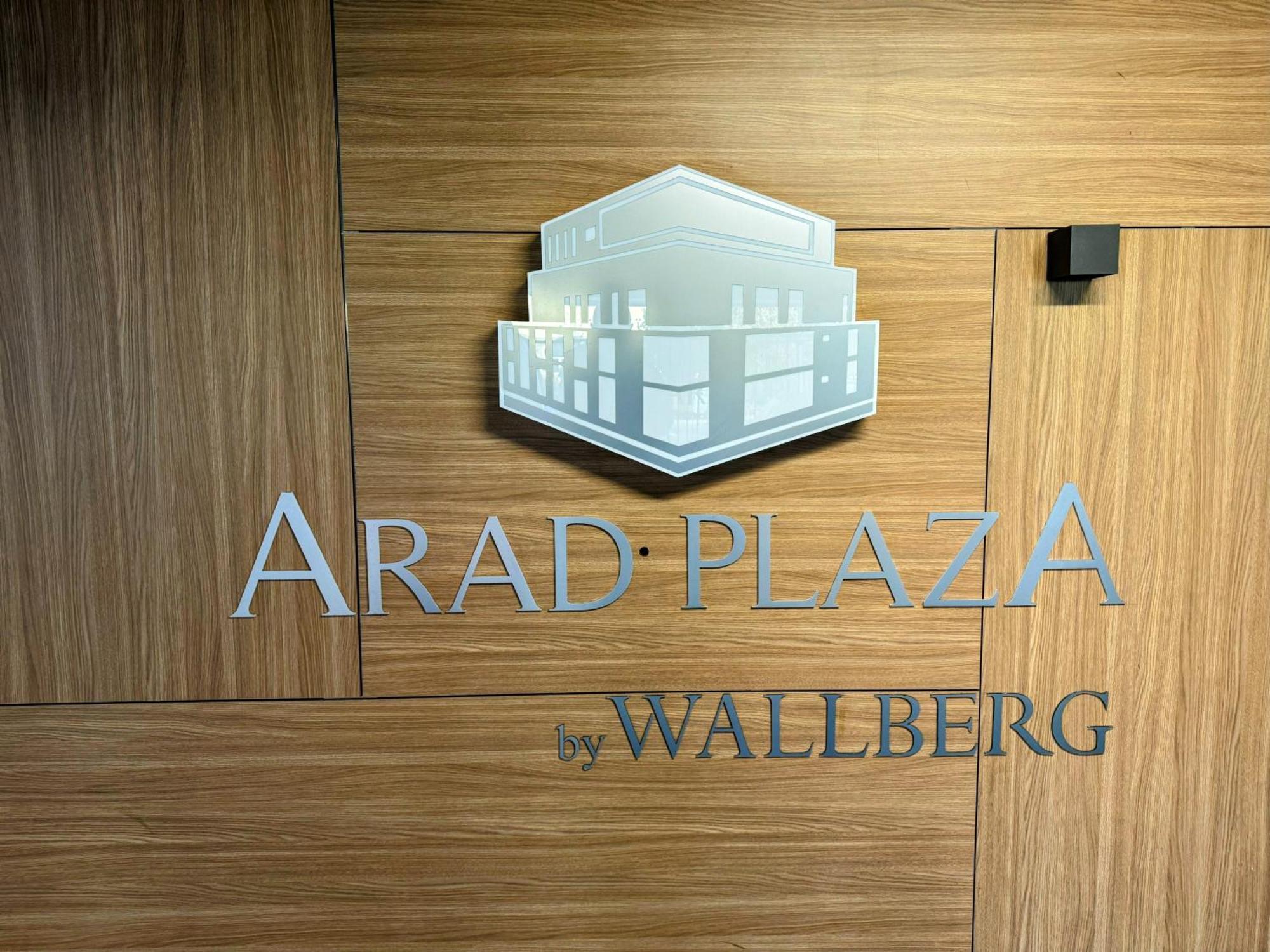 Stylish Apartment Getaway With Self Check-In And Free Parking Lot Arad Buitenkant foto