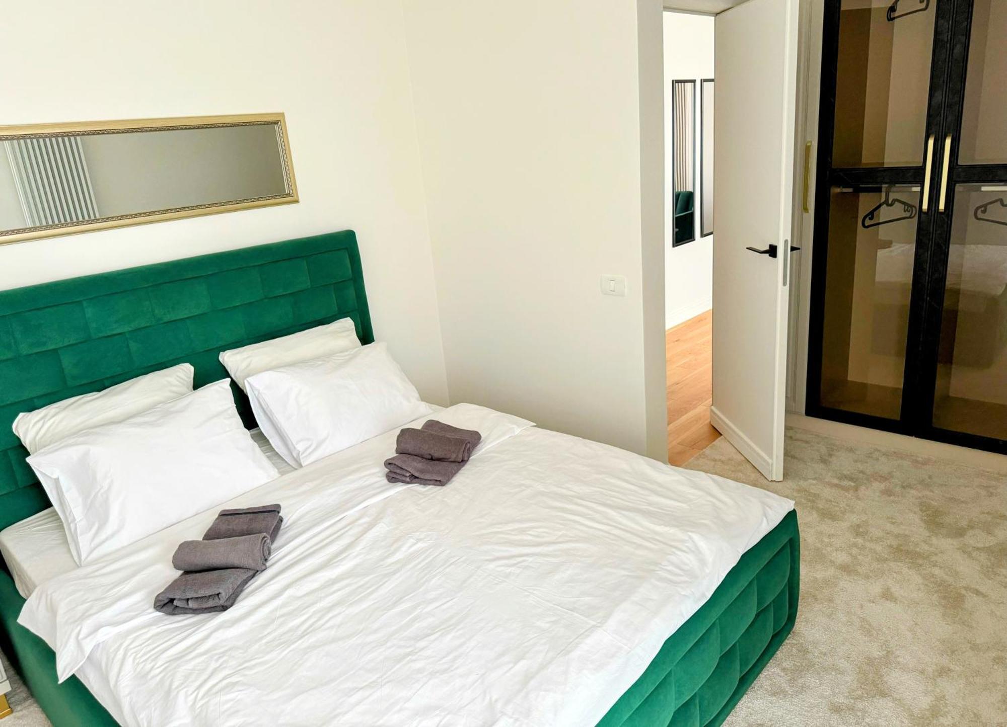 Stylish Apartment Getaway With Self Check-In And Free Parking Lot Arad Buitenkant foto